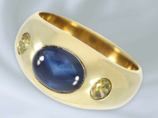 Ring: klassischer vintage Bandring mit Saphir und fancy Brillanten, solide Goldschmiedearbeit aus 14K Gold - Foto 1