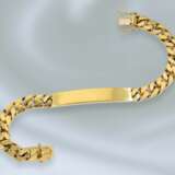 Armband: goldenes und äußerst massiv gearbeitetes Flachpanzer-Armband mit Gravurplatte, 18K Gold - photo 1