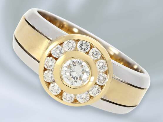 Ring: attraktiver und interessant gefertigter Bicolor Goldschmiedering mit feinsten Brillanten, 0,61ct - Foto 1