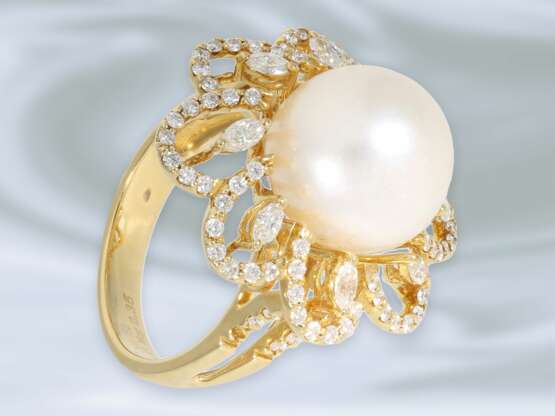 Ring: ausgefallener und dekorativ gefertigter Blütenring mit großer Zuchtperle und Diamanten/Brillanten, 18K Gold - Foto 2