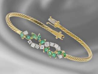 Armband: feines und aufwändig gearbeitetes Goldschmiedearmband mit Smaragd-/Brillantbesatz, 18K Gold