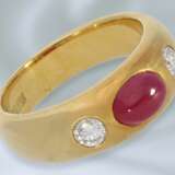 Ring: klassischer, massiv gefertigter vintage Rubin/Brillant-Bandring aus 18K Gold - Foto 1