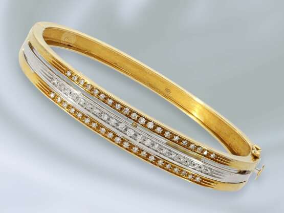 Armreif: dekorativer vintage Armreif mit Diamantbesatz, ca. 0,7ct, massive Goldschmiedearbeit aus 18K Gold - photo 1
