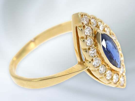 Ring: feiner Goldschmiedering mit Saphir- und Diamant-Besatz, Handarbeit aus 18K Gold - Foto 2