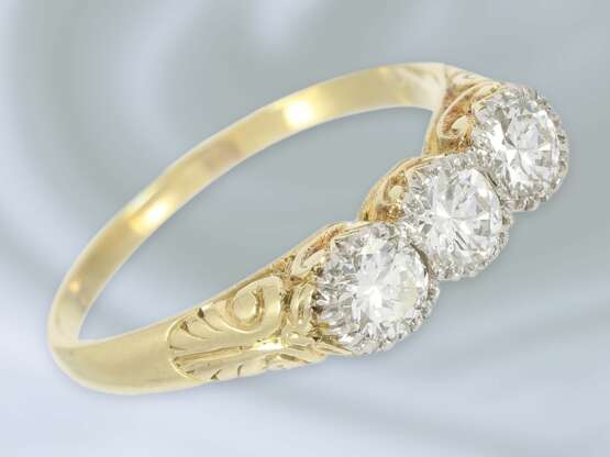 Ring: schöner, handgearbeiteter Brillant-Goldschmiedering, ca. 0,72ct, antik, vermutlich um 1910 - Foto 2