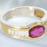 Ring: sehr dekorativer und hochwertiger Bicolor-Goldschmiedering mit feinem Rubin- und Diamantbesatz, ca. 1,6ct, ungetragen - фото 3