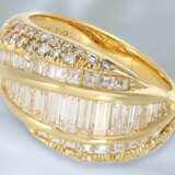 Ring: moderner, hochwertiger und äußerst dekorativ gefertigter Brillant/Diamant-Cocktail-Goldschmiedering, ca. 2,18ct - photo 1
