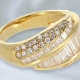 Ring: moderner, hochwertiger und äußerst dekorativ gefertigter Brillant/Diamant-Cocktail-Goldschmiedering, ca. 2,18ct - Foto 2