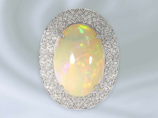 Ring: ausgesprochen dekorativer und hochwertiger Goldschmiedering mit schönem Edelopal und Brillanten, 18K Weißgold, ursprünglicher NP 5900,-€ - фото 1