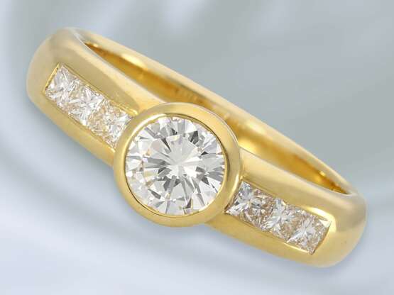 Ring: wertvoller Goldschmiedering mit hochwertigem Diamant-/Brillantbesatz, zusammen ca. 1,15ct, Handarbeit - фото 1