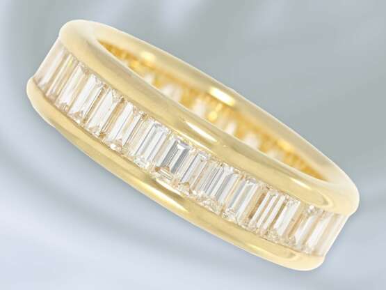 Ring: ungewöhnlicher, massiver und sehr hochwertiger Diamant-Memoirering, teure Goldschmiedearbeit aus 18K Gold, feinste Diamanten von zusammen ca. 3ct - фото 2