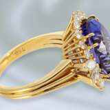 Ring: ausgesprochen schöner und sehr wertvoller Tansanit/Brillant/Diamant-Goldschmiedering aus 18K Gold, hochfeiner Tansanit von ca. 7,2ct, Goldschmiedearbeit von Hofjuwelier Roesner - photo 2