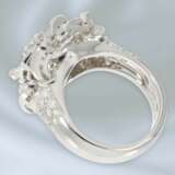 Ring: äußerst massiver und luxuriöser Designer-Goldschmiedering mit feinem Brillantbesatz, ca. 2,7ct - Foto 3