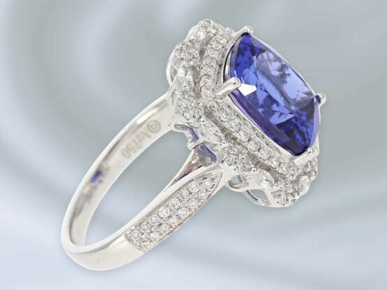 Ring: hochfeiner Goldschmiedering mit Brillant-/Diamant-Besatz und einem Tansanit in Spitzenqualität, 5,61ct - photo 2
