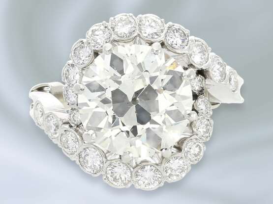 Ring: äußerst hochwertiger und sehr attraktiver Goldschmiedering aus Platin mit besonders großem und wertvollen Altschliff-Diamanten von ca. 6ct - photo 1