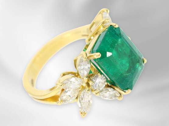 Ring: bedeutender vintage Smaragd/Diamant-Goldschmiedering, ca. 7,32ct, inklusive Zertifikat von 2007 - Foto 2