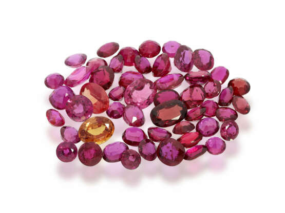 Rubin: interessantes und hochwertiges Konvolut verschiedener Rubine sowie ein Saphir, insgesamt ca. 37,7ct, unbehandelt - photo 1