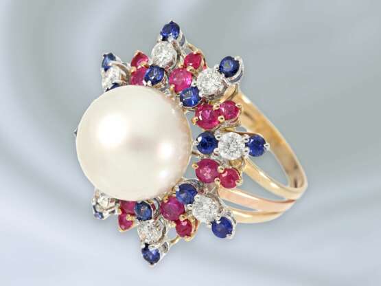 Ring: goldener, feiner Damenring mit wertvoller, großer Südseeperle und Brillanten/Farbsteinen - Foto 1