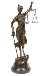 Bronzefigur *Justizia*