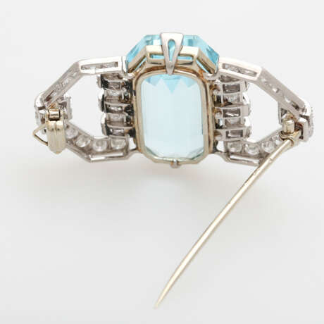 ART DECO Brosche mit Aquamarin und Diamanten. - photo 3