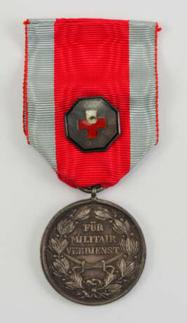 Schaumburg-Lippe: Militär-Verdienstmedaille, mit Genfer Kreuz. - фото 1