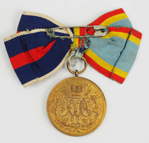 Mecklenburg-Strelitz: Bronzene Medaille zur Erinnerung an die Diamantene Hochzeit des großherzoglichen Paares (1903). - фото 2