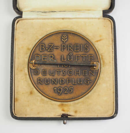 B.Z.-Preis der Lüfte im Deutschen Rundflug 1925 Plakette, im Etui. - photo 2