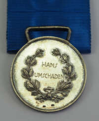 Italien: Tapferkeistmedaille, in Silber des Oberleutnant und Trägers des Deutschen Kreuzes in Gold Hans Umschaden.