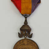 Kambodscha: Königlicher Sowathara-Orden, 1. Modell (1923-1970), Goldene Medaille, im Etui. - фото 4