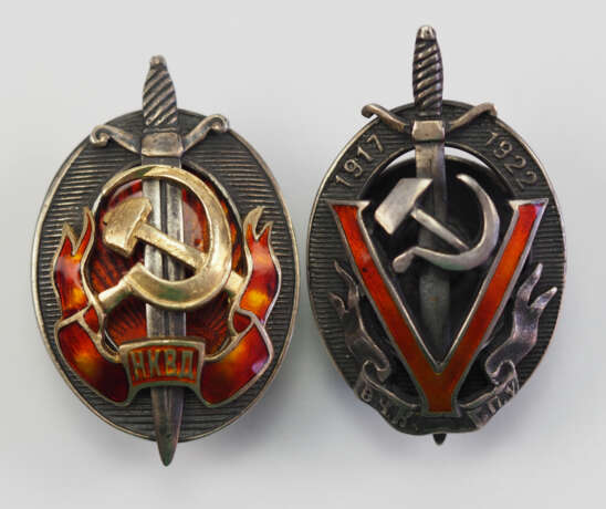 Sowjetunion: Lot von 2 NKVD Abzeichen. - фото 1