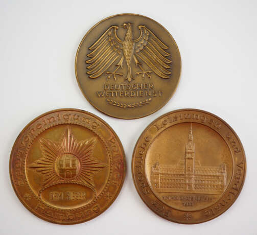 Hamburg: Lot von 3 Medaillen. - photo 1