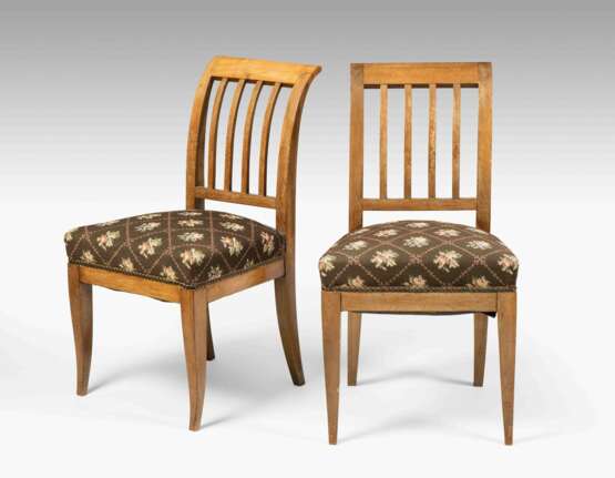 Ein Paar Stühle - photo 1