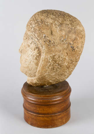 Medieval Stonebust of a male or warrior with cap - Foto 2