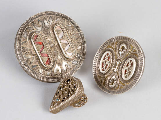 Three Kazakh silver rings of different size and shape - фото 1