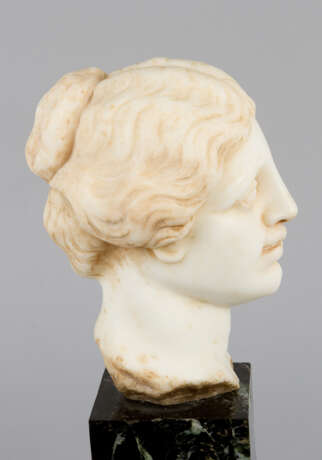 Female marble head in ancient manner - фото 2