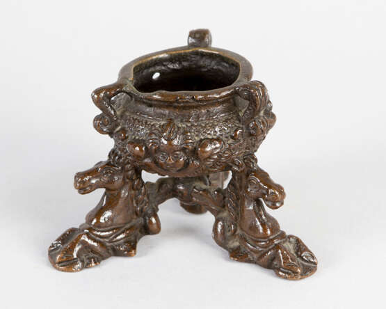 Venetian Inkwell with three feet in the form of horses - photo 2