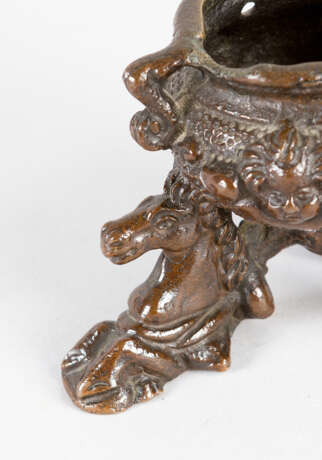 Venetian Inkwell with three feet in the form of horses - photo 3