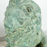 Pair of large bronze lions in sitting position with ball in paw on rectangular integrated bases - photo 2