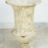 Pair of garden urn vases in classical style on quadratic base - photo 2