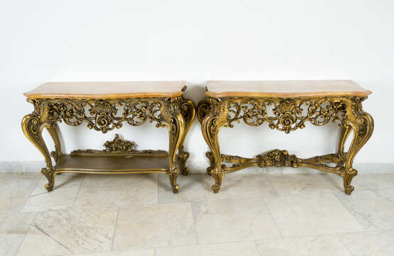 Pair of French Console tables wood curved and gilded - фото 1