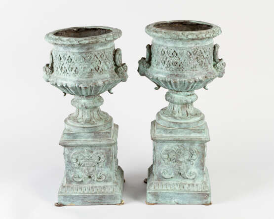 Pair of bronze urn vases on quadratic bases with thinner central and round upper bowl with maidens head on the side - photo 1
