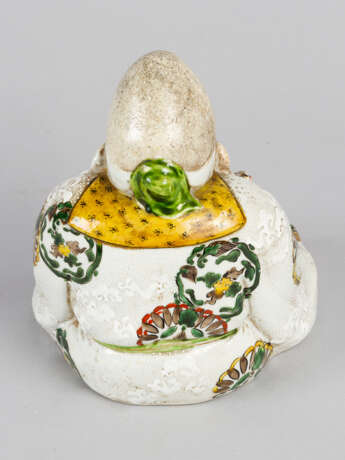 Chinese Porcelain figure of a wise men with script-role and coat - фото 3