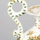 Italian majolica can with one spout and handgrip on oval base - фото 3