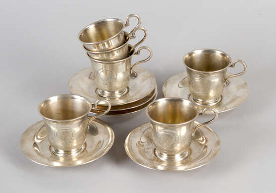 Six silver cups and saucers - фото 1