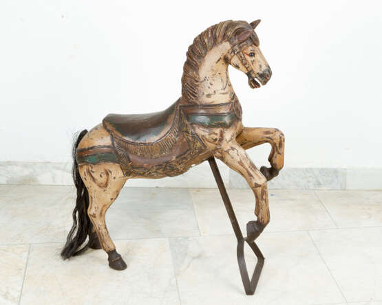 Children's Play-horse Wooden sculpted horse with remains of old colouring - фото 1