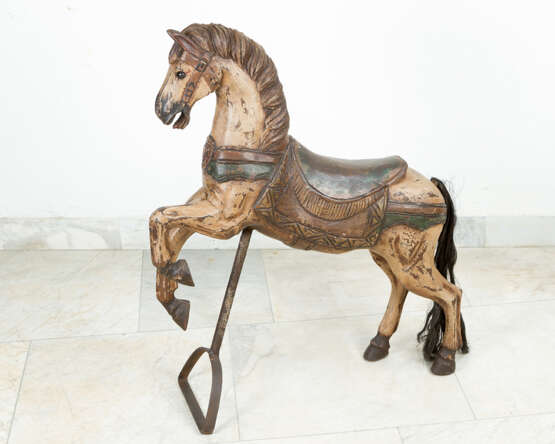 Children's Play-horse Wooden sculpted horse with remains of old colouring - фото 2