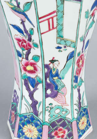 Chinese Porcelain Vase - photo 3