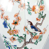Chinese Porcelain Vase - фото 3