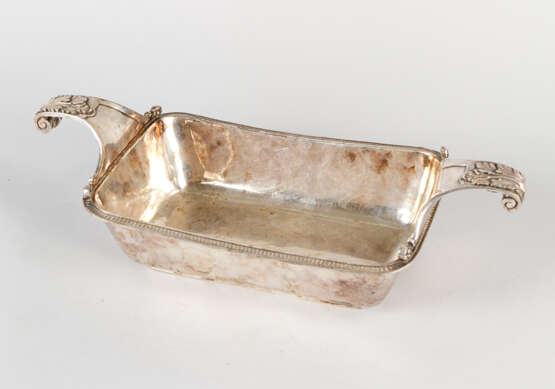 Russian silver bowl rectangular shape with rounded corners two signed grips ending in volutes with leaf and decorations polish marked on the other side 1500gramms - фото 1