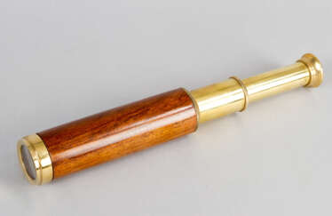 Telescope with three extensions wooden hand grip rounded polish